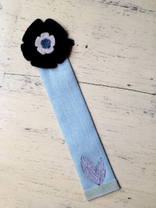 My bookmark with felt flowers and linen